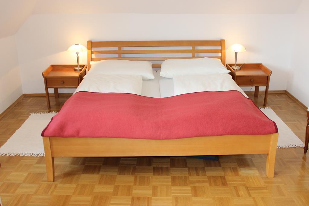 Ferienwohnung Und Gaestezimmer Korb Krumpendorf الغرفة الصورة