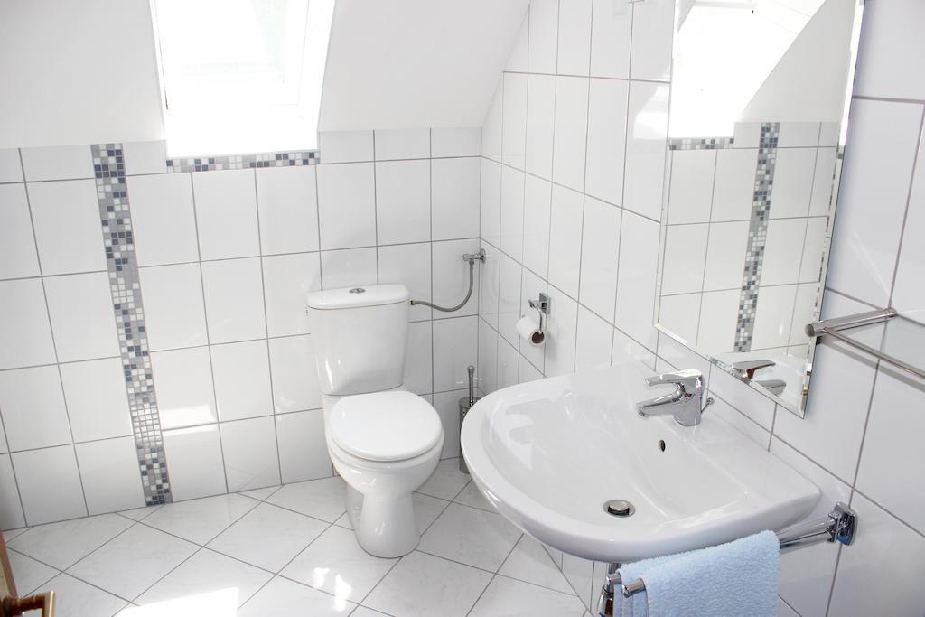 Ferienwohnung Und Gaestezimmer Korb Krumpendorf الغرفة الصورة
