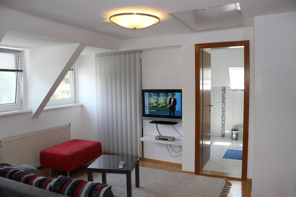 Ferienwohnung Und Gaestezimmer Korb Krumpendorf الغرفة الصورة